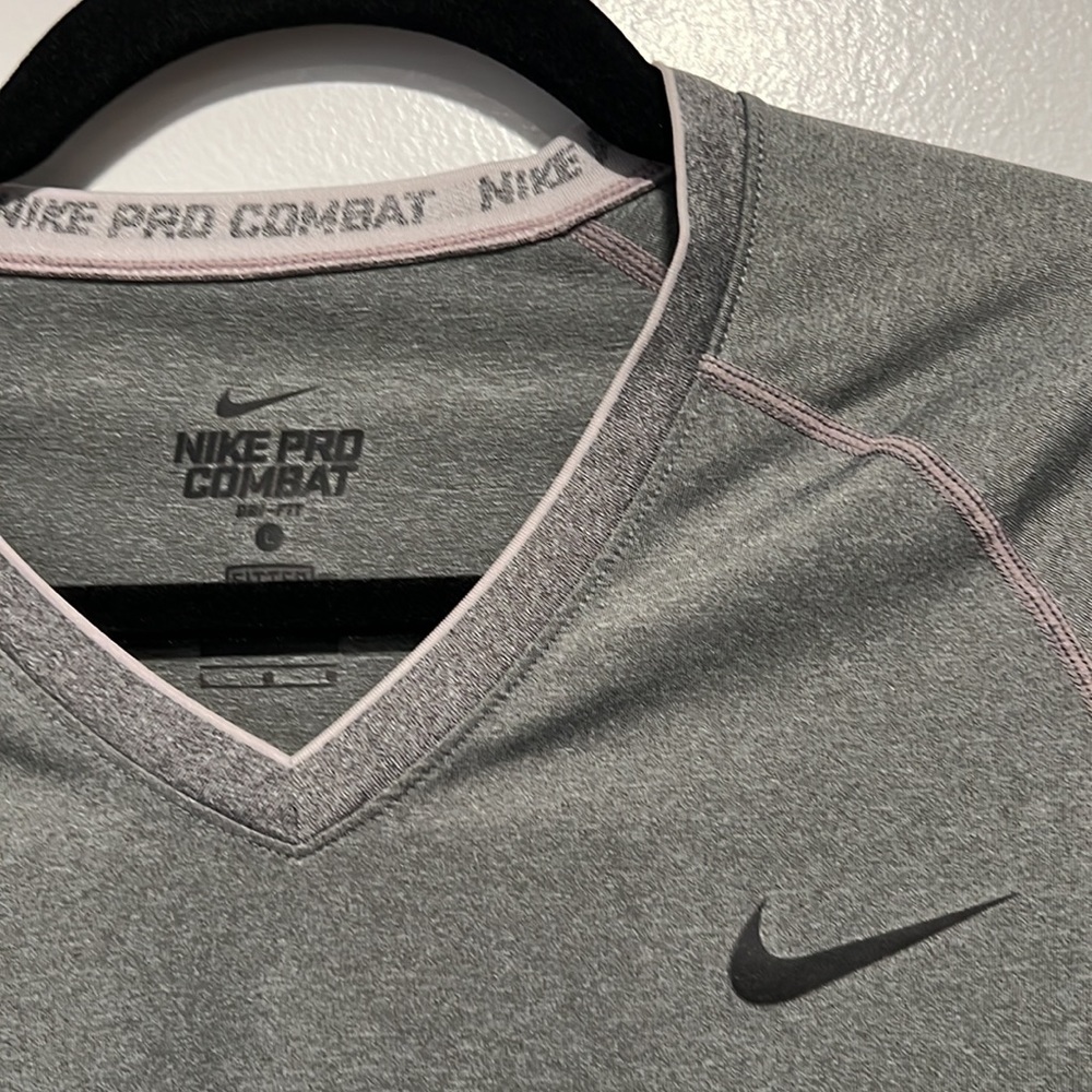 Top - Nike - Picture 2 of 11